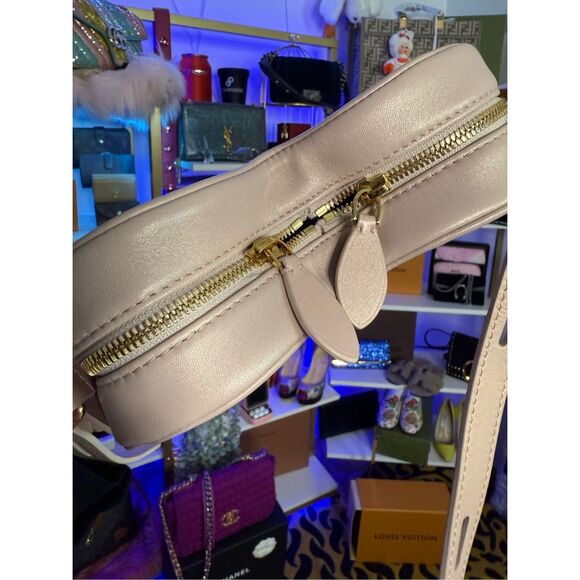 LOUIS VUITTON Lambskin Embossed Monogram Fall In Love Sac Coeur Light Pink - Picture 10 of 15